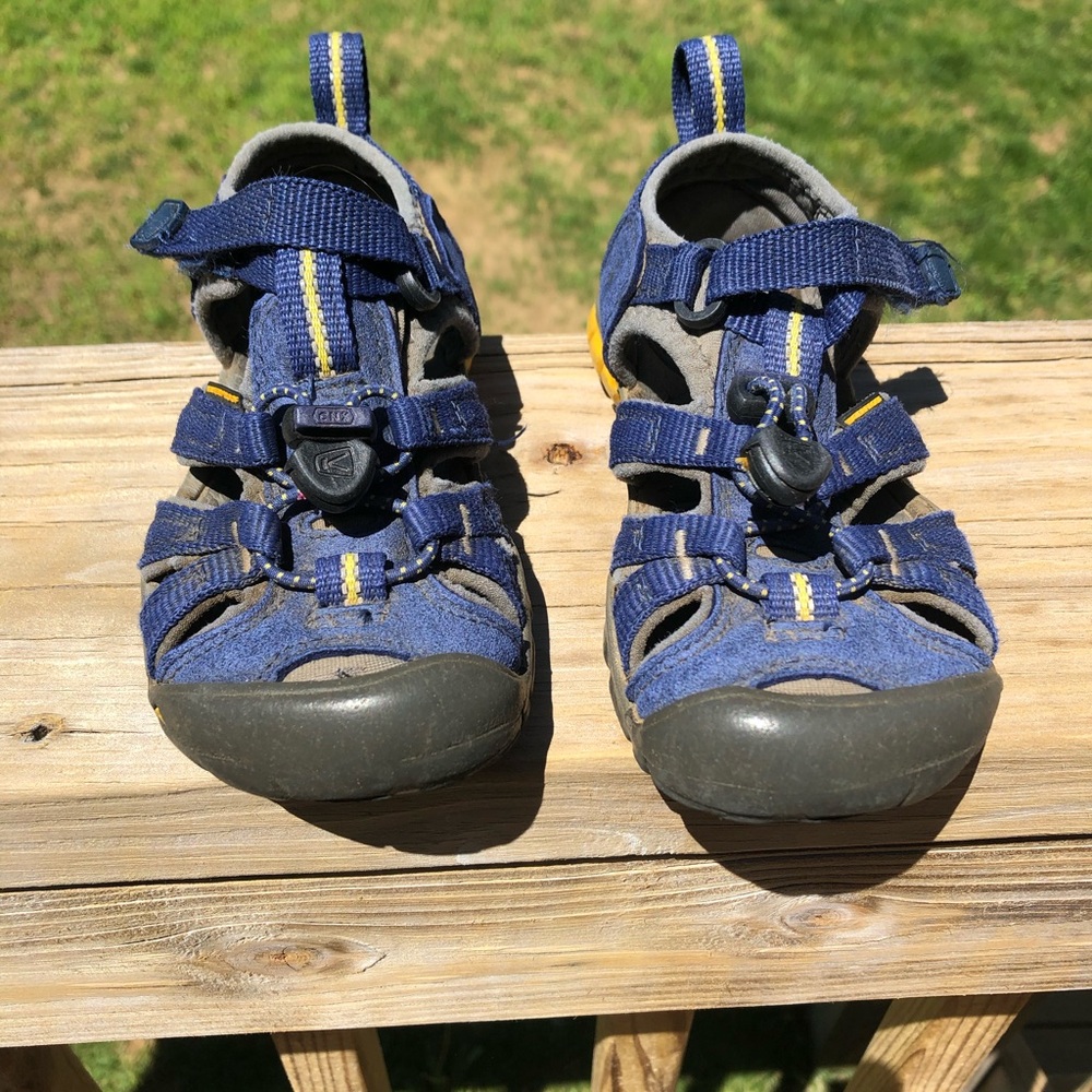 Keens boys sandals